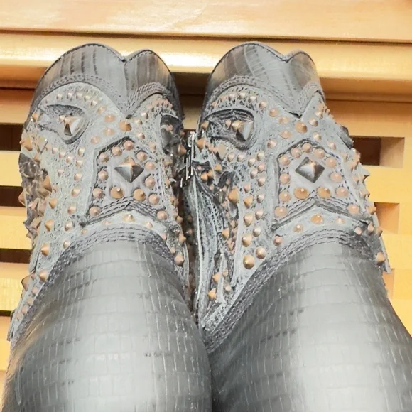 Frye Deborah Studded Western Boots Black size 7.0 Gorgeous!!! EUC